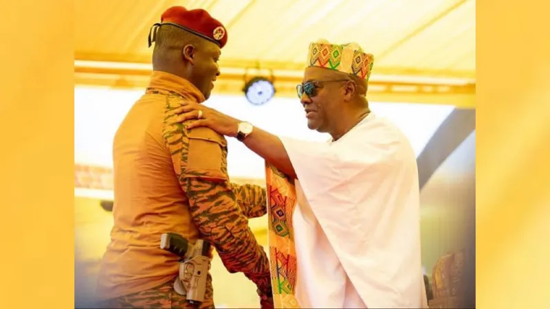 You are currently viewing Gun-wearing leader sparks attention at Ghana inauguration