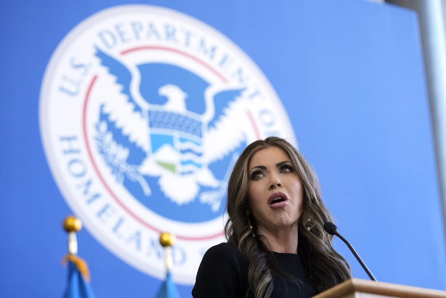 You are currently viewing Trump administration revokes deportation protections for 600,000 Venezuelans