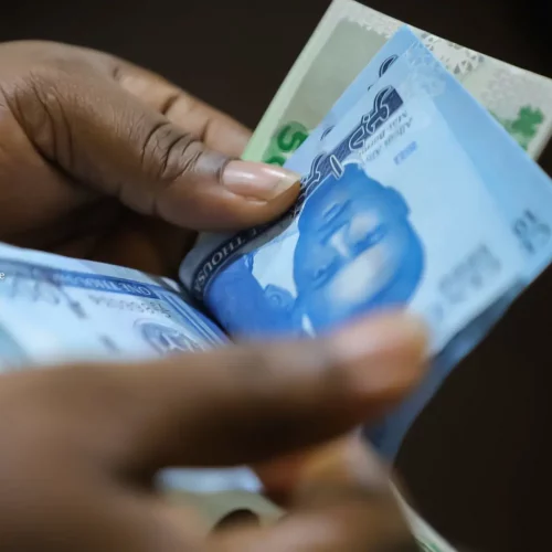 Read more about the article CBN vows to tackle buying, selling of Naira notes