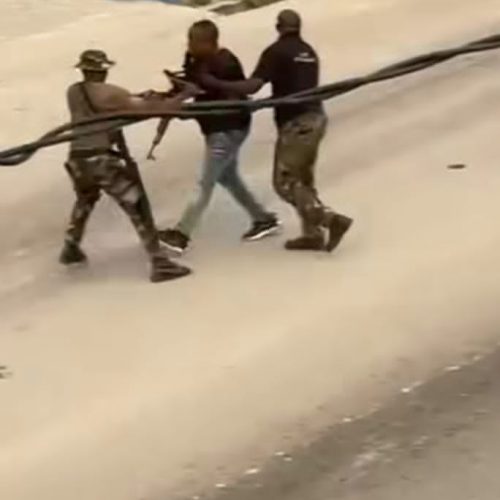 Read more about the article Policemen, Air Force officers fight over Yahoo boys
