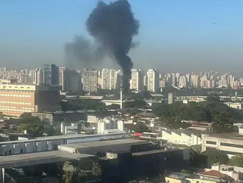 Read more about the article At least two dead as plane crashes into vehicles