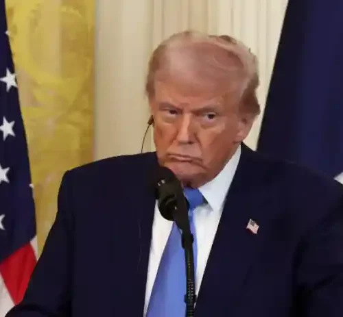 Read more about the article Trump floats $5 million “gold card” as a route to US citizenship