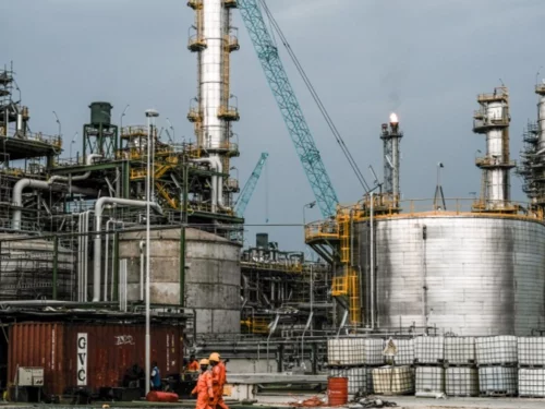 Read more about the article How inconsistent Naira-to-crude initiative disrupts crude supplies for Dangote, other local refineries 