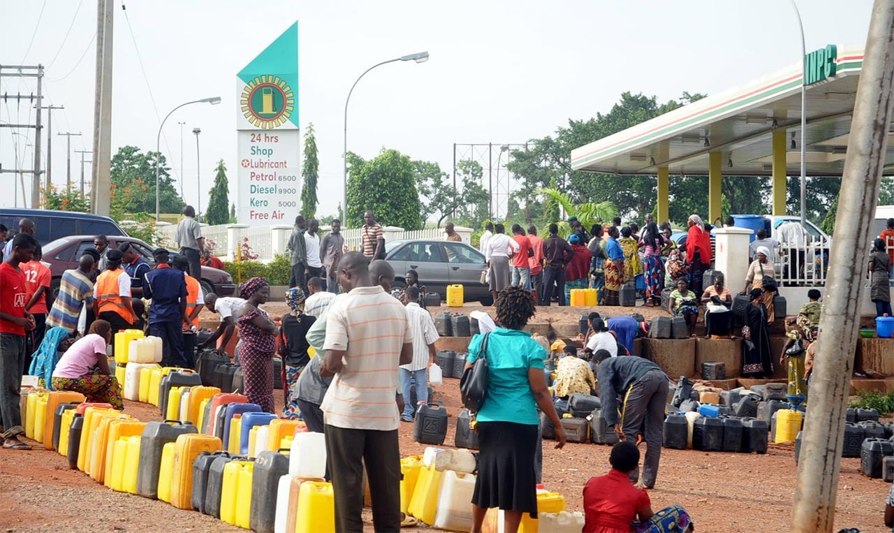 You are currently viewing Abuja residents lament as NNPCL shuts stations over logistics issues