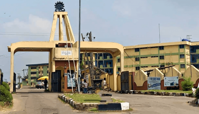 You are currently viewing Mysterious gas leak sends 10 Ibadan Poly students to hospital, Oyo intervenes