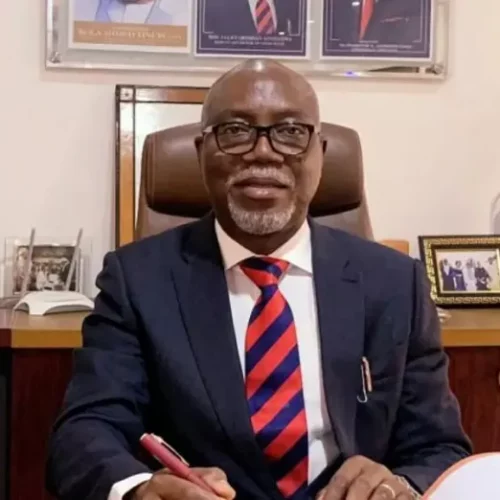 Read more about the article Swearing in: Aiyedatiwa pardons 43 convicts