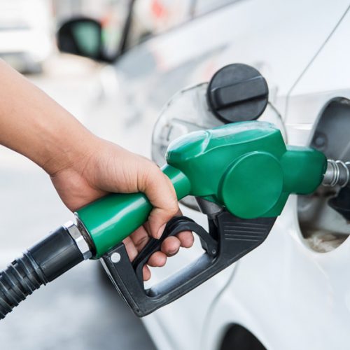 Read more about the article Dangote, again crashes price of petrol