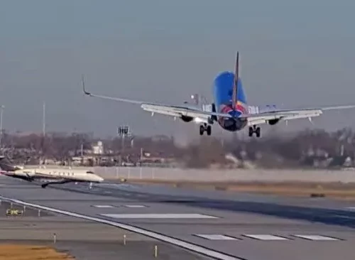 Read more about the article US: Southwest Airlines plane aborts landing to avoid colliding with private jet