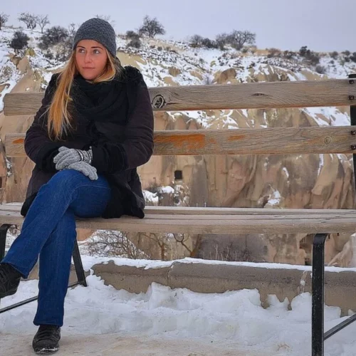 Read more about the article What does it mean to cross your legs during a conversation? Psychology explains it