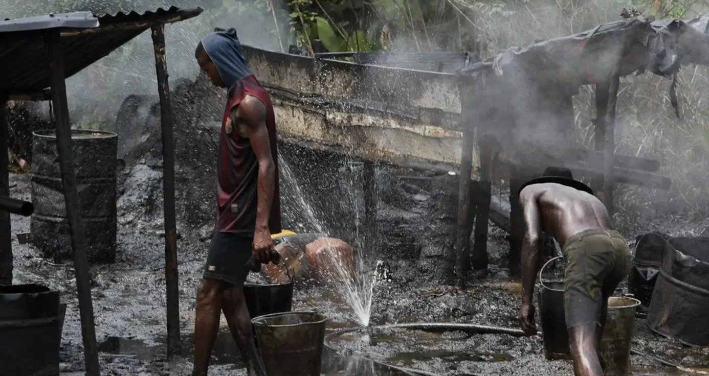 You are currently viewing Oil Theft In The Creek: Security operatives coordinate our business – Oil bunkerers squeal
