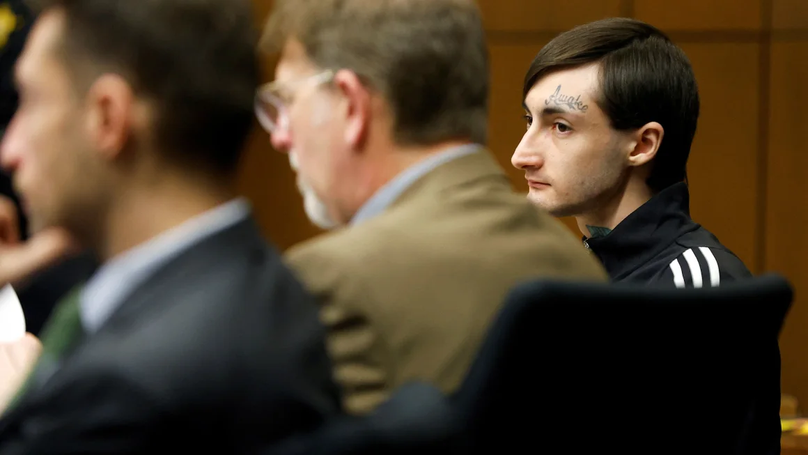 You are currently viewing Illinois man pleads guilty to murder and attempted murder in shooting at suburban Chicago July 4 parade