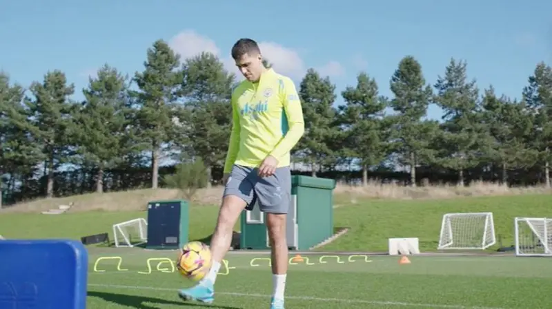 You are currently viewing Man City’s Rodri returns to individual training after ACL injury