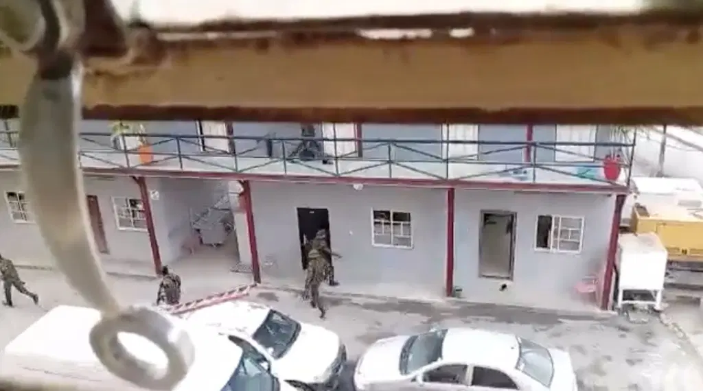You are currently viewing Black out: Angry Air Force personnel storm Ikeja DisCo, batter staff