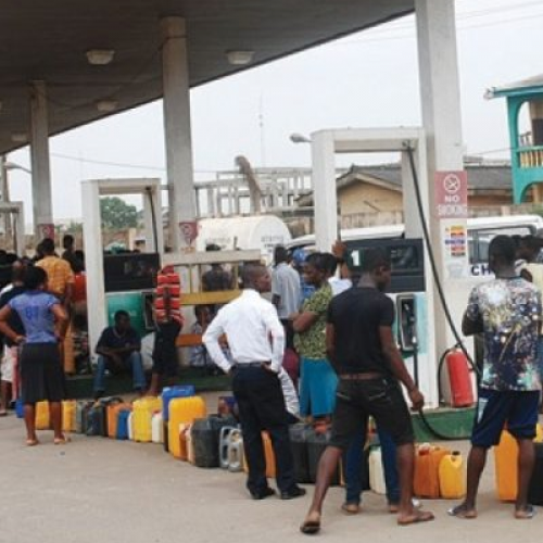 Niger fuel crisis: Customs, marketers differ as 400 border filling stations shut
