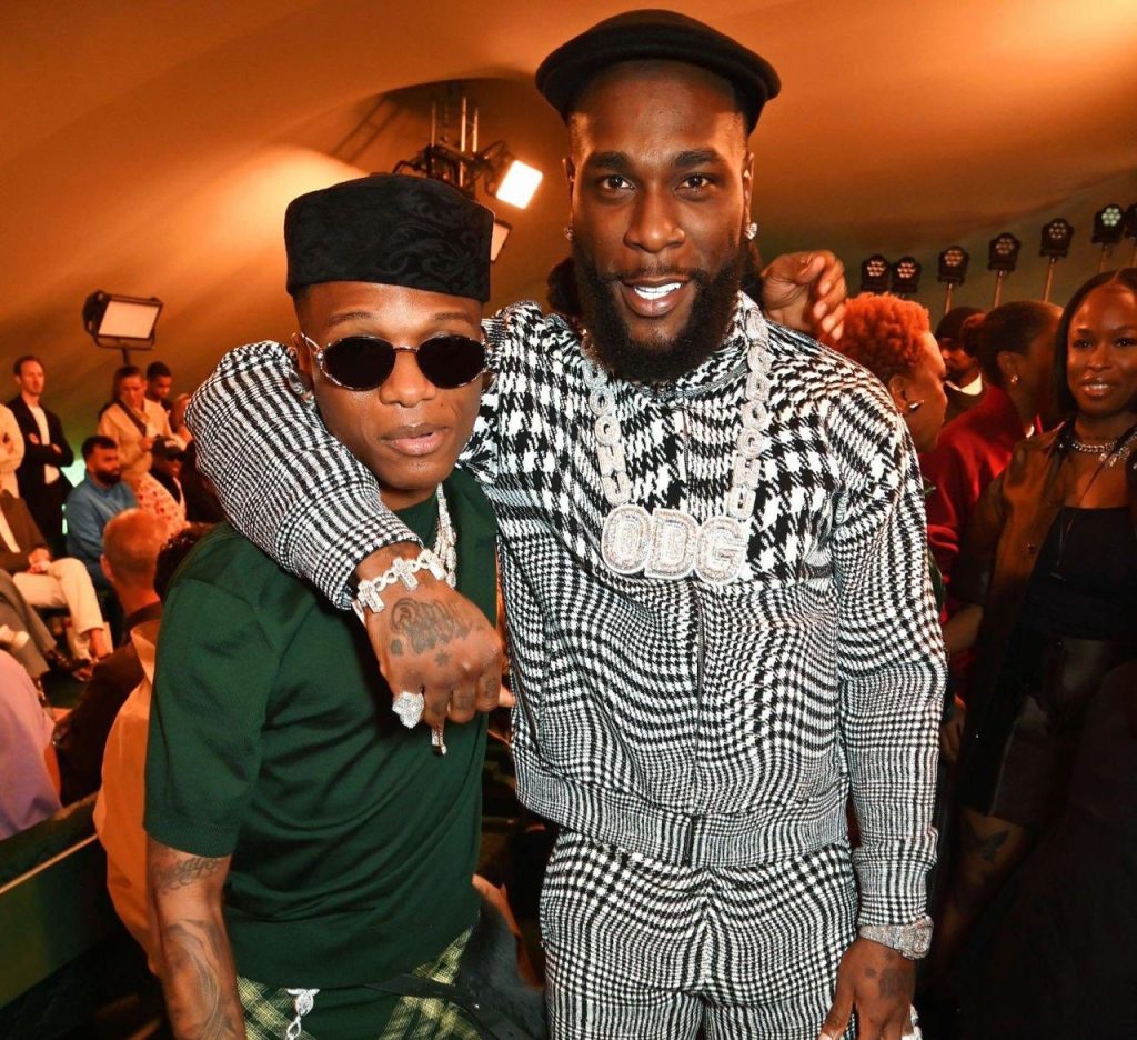 You are currently viewing Netizens React As Burna Boy, Wizkid Link Up For Dinner