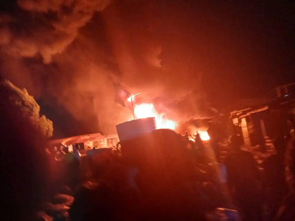 You are currently viewing Properties worth millions of naira destroyed as fire ravages Aleshinloye market