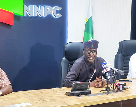 Read more about the article FG, NNPCL work out N7.7tn fuel subsidy debt payment