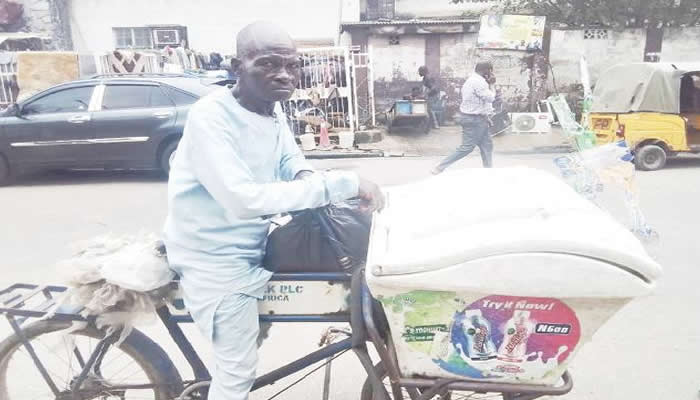 You are currently viewing Untold Story Of Pa Lawal, Lagos Island’s 75-year-old Ice Cream Vendor