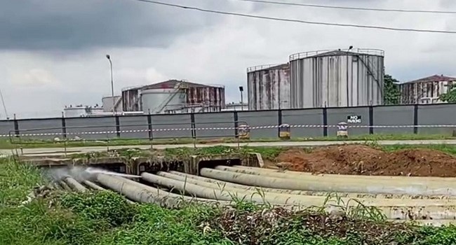 You are currently viewing Tension Grips Rivers Community As Ruptured Pipeline Leaks Petroleum Product Unchecked