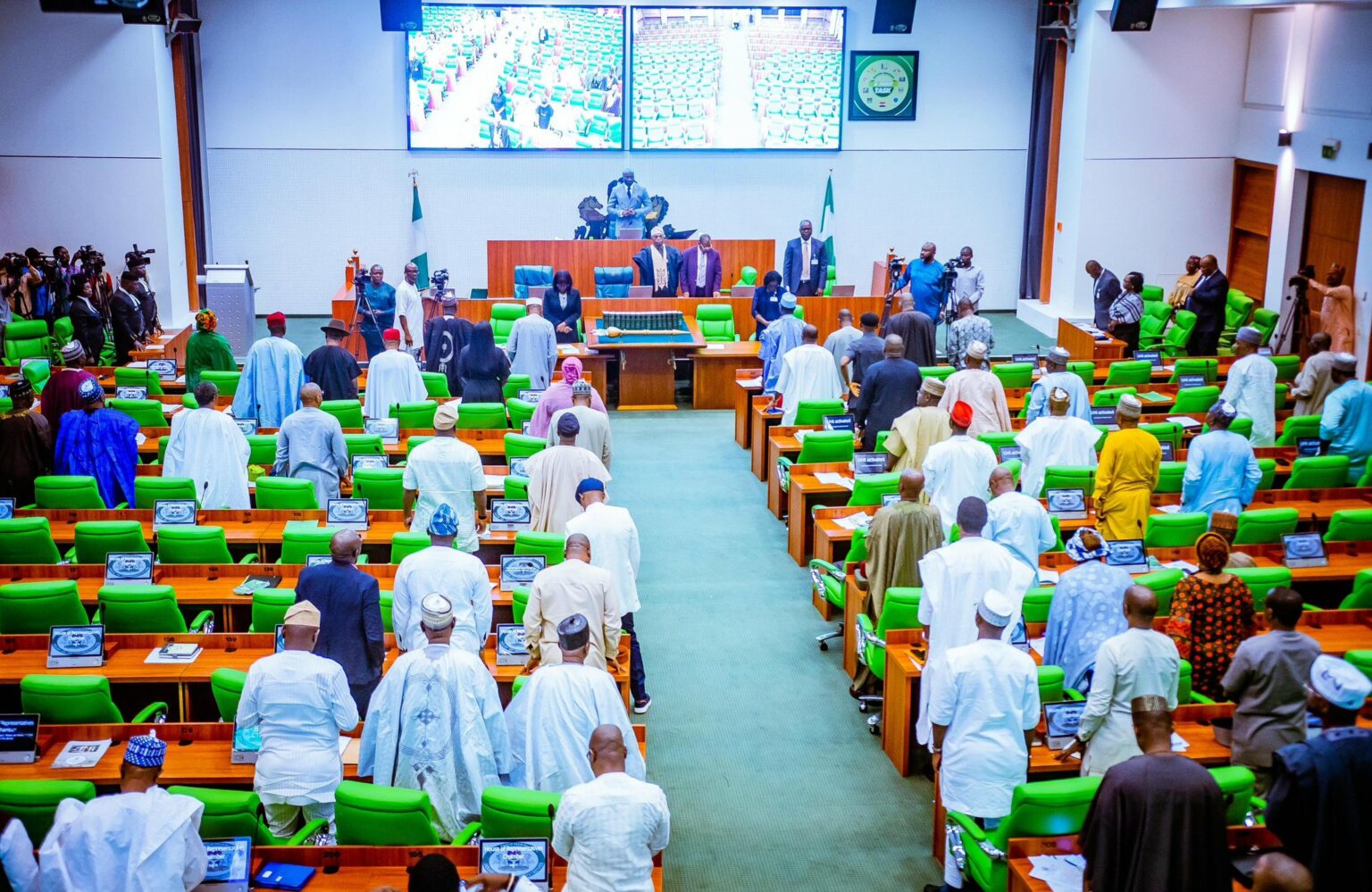 You are currently viewing Flight delays: Reps seek punitive measures against airlines