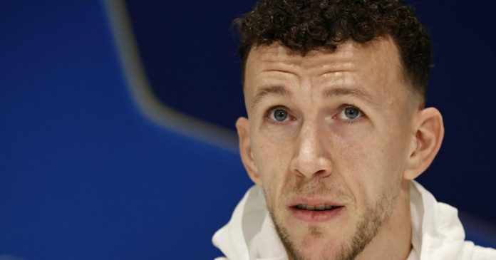 You are currently viewing PSV Eindhoven star aims major dig at Arsenal ahead of Champions League clash | Football