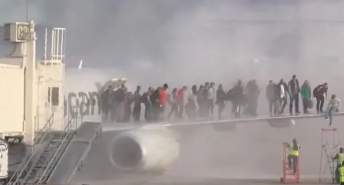 You are currently viewing Boeing passenger jet with 178 onboard catches fire after engine fault forces American Airlines flight to divert to Denver