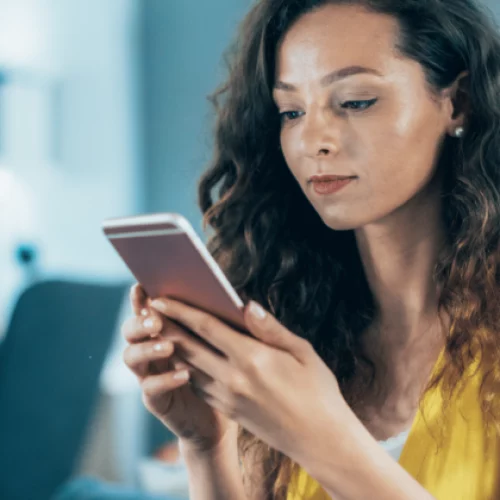 People Who Are Quiet In Group Chats Often Possess These 8 Unique Traits According To Psychology