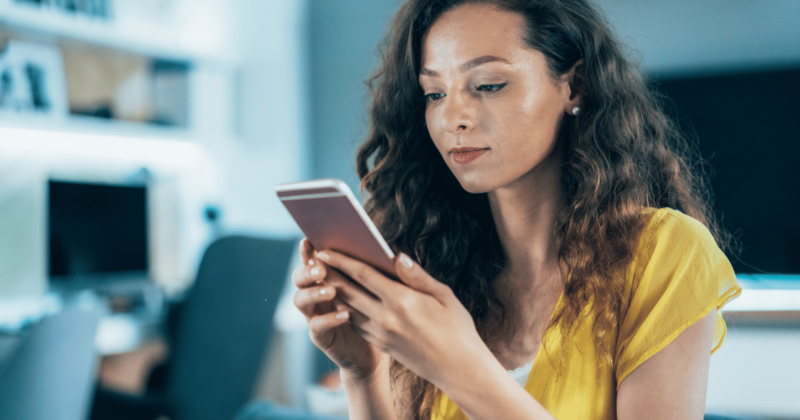 You are currently viewing People Who Are Quiet In Group Chats Often Possess These 8 Unique Traits According To Psychology