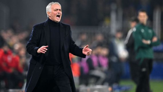 You are currently viewing Mourinho, Fenerbahce sue Galatasaray for racism accusation