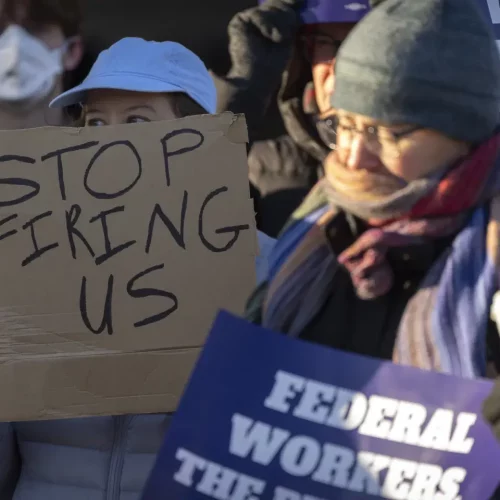 Read more about the article U.S. judge orders Trump to rehire workers fired across multiple agencies