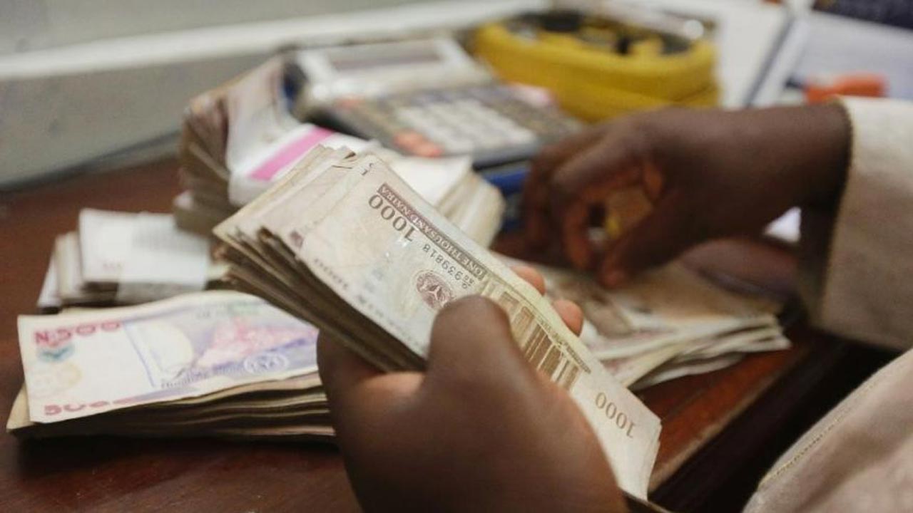 You are currently viewing Naira drops 3.5% in parallel market as FX demand surges