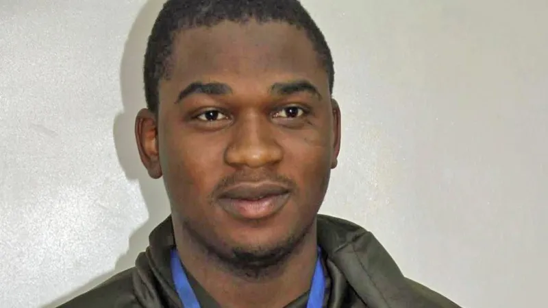 You are currently viewing Nigerian Make-up Artist Jailed For Throwing Cash At His Wedding