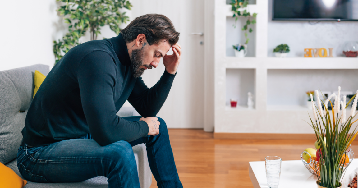 You are currently viewing Men Who Run Away From Their Problems (Instead Of Facing Them) Tend To Display These 7 Subtle Behaviors