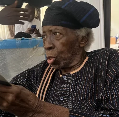 Read more about the article Former Governor Of Oyo State, Omololu Olunloyo, Dies At 89