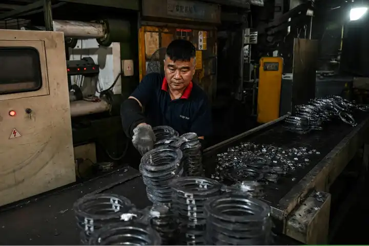 You are currently viewing China’s Manufacturing Backbone Feels Trump Trade War Pinch