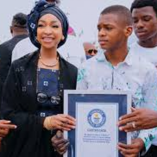 Guinness World Record Honours 15-yr-old Autistic Nigerian For The Largest Artwork