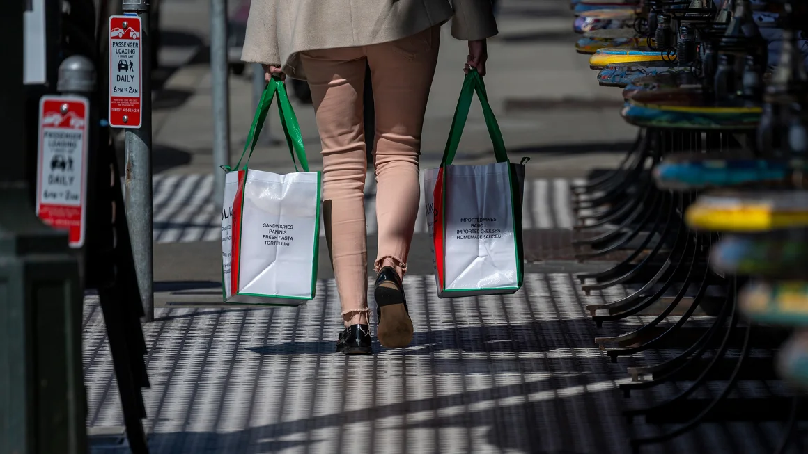 You are currently viewing Retail Sales Surged In March As Americans Rushed To Beat Trump’s Tariffs