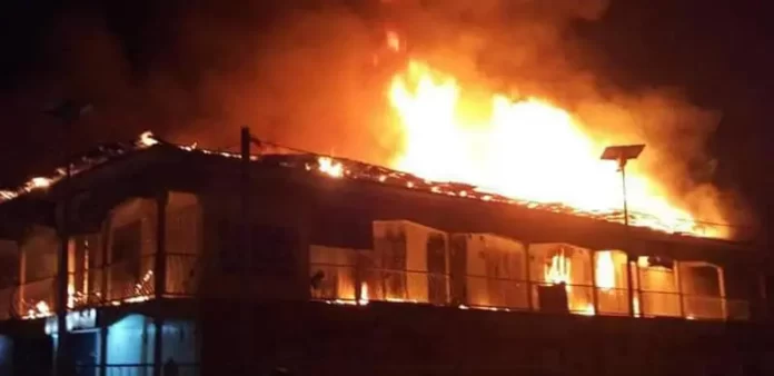 You are currently viewing Fire Razes Four-Bedroom Flat In Ibadan
