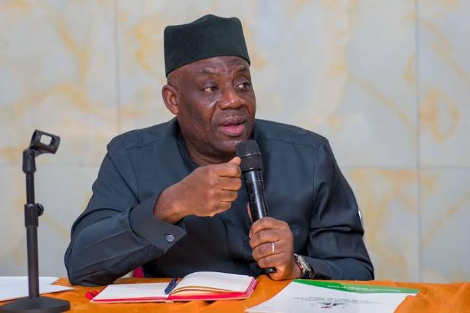 You are currently viewing Student Loan: Minister Meets VCs As NANS Blocks Lagos-Ibadan Highway
