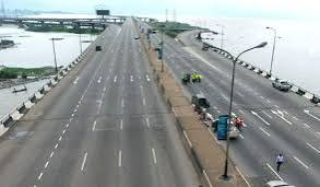 Read more about the article Lagos Govt To Close Oworonshoki Bridge for 4 Months For Emergency Repairs