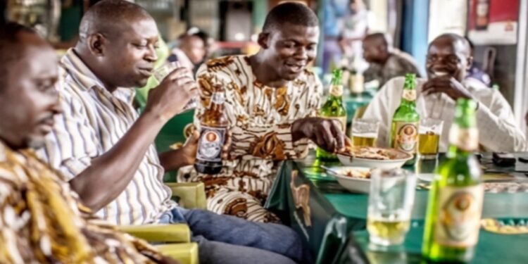 You are currently viewing Ghana Drunkards Association Warns Of Protest In 3 Weeks If Govt Fails To Cut Alcohol Prices Despite Cedi Gains 