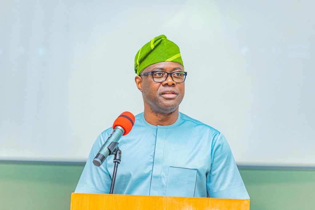 You are currently viewing  Makinde Renames Ibadan Polytechnic After Late Omololu Olunloyo