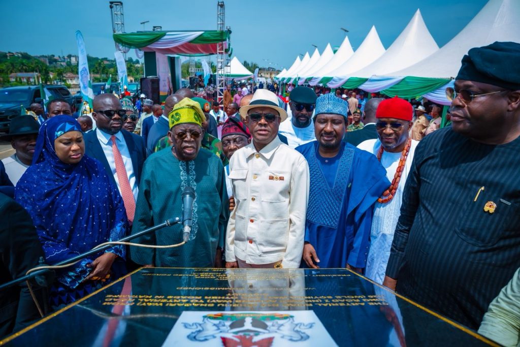 You are currently viewing Tinubu Woos Wike To APC As He Commissions Road In FCT