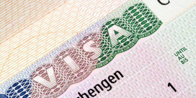 You are currently viewing Countries Offering Faster Schengen Visa Processing Amid Summer 2025 Delays 
