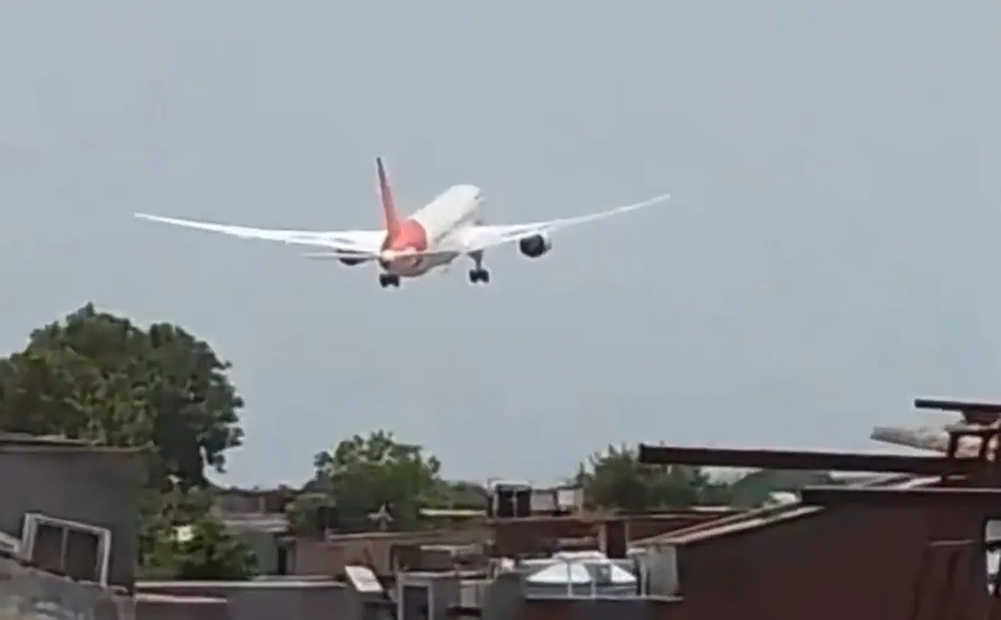 You are currently viewing Boeing 787 Identical To Crash Jet Made Four Emergency Landings In A Month