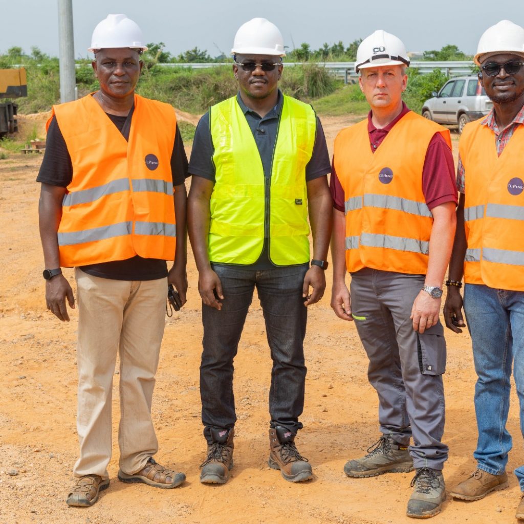 Visit of the former Commissioner to site during installation