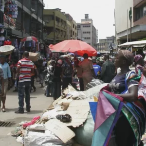 nigerians at a lagos island market e1516348517789