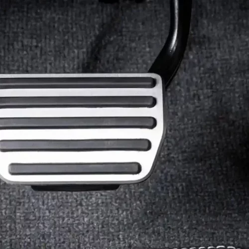 Read more about the article The Accelerator Pedal In Cars Has Another Function: Few People Know It