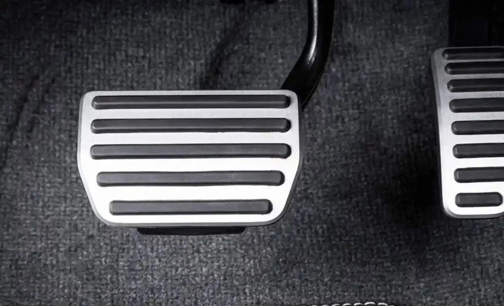 You are currently viewing The Accelerator Pedal In Cars Has Another Function: Few People Know It