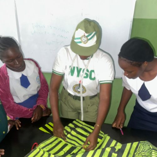 Read more about the article NYSC CDS Group Empowers Over 100 Students In Ile-Oluji 